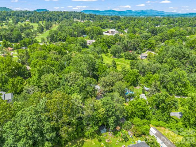 30 Lake Forest Lane, Hendersonville, NC 28739
