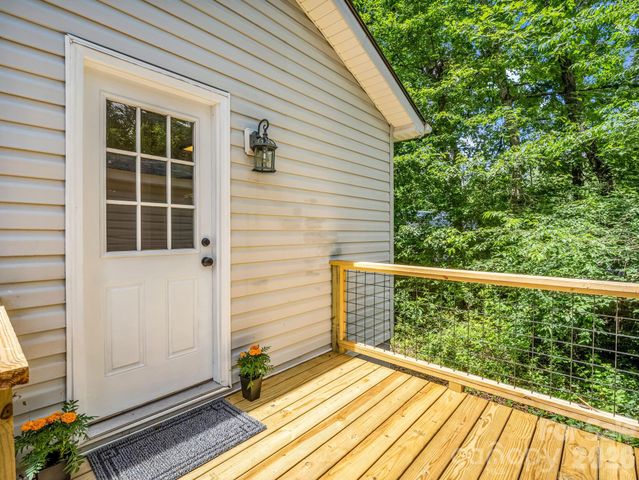 30 Lake Forest Lane, Hendersonville, NC 28739