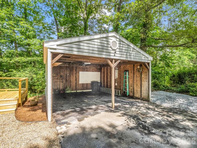 30 Lake Forest Lane, Hendersonville, NC 28739