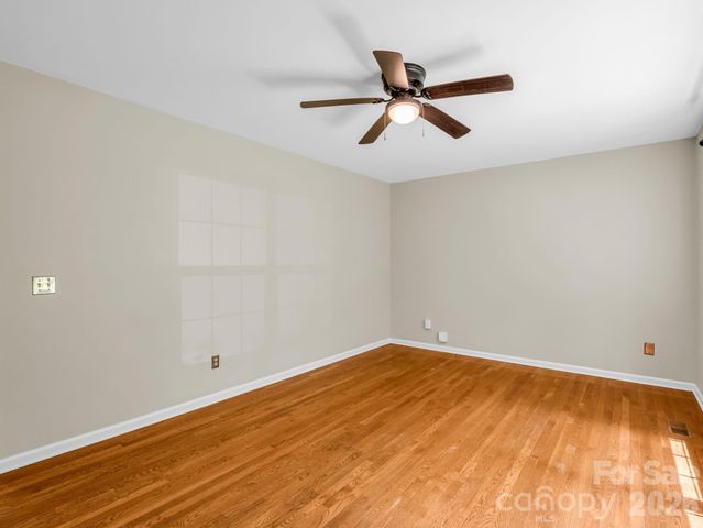 30 Lake Forest Lane, Hendersonville, NC 28739