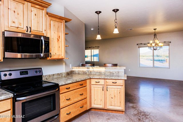 560 E Circle B Road, Willcox, AZ 85643