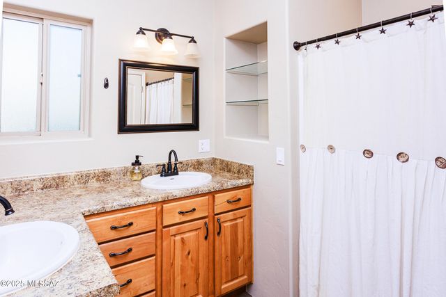 560 E Circle B Road, Willcox, AZ 85643