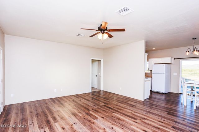 560 E Circle B Road, Willcox, AZ 85643