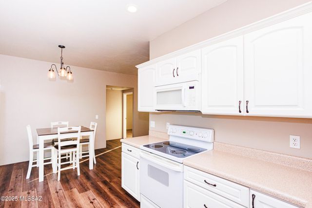 560 E Circle B Road, Willcox, AZ 85643