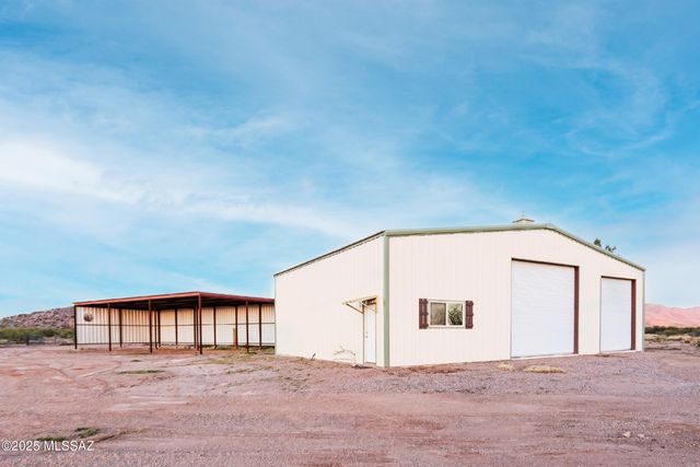 560 E Circle B Road, Willcox, AZ 85643