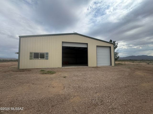 560 E Circle B Road, Willcox, AZ 85643