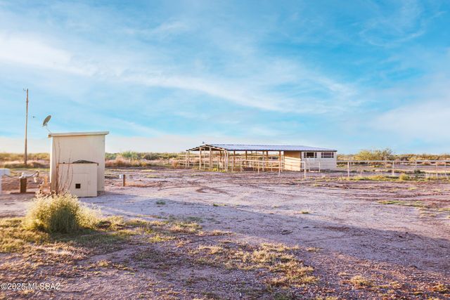 560 E Circle B Road, Willcox, AZ 85643