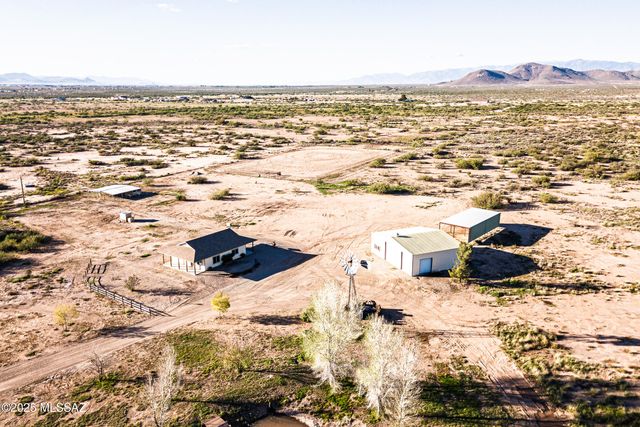 560 E Circle B Road, Willcox, AZ 85643