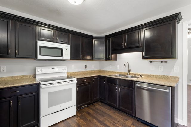 3484 Clover Hill Dr, Clarksville, TN 37043