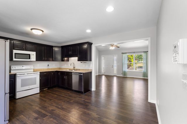 3484 Clover Hill Dr, Clarksville, TN 37043