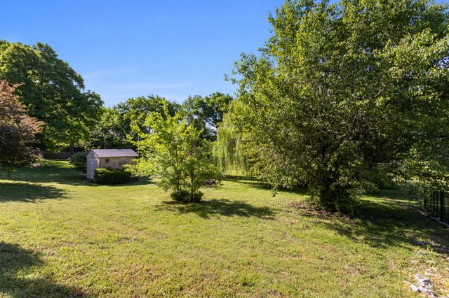 3484 Clover Hill Dr, Clarksville, TN 37043