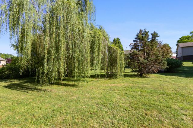 3484 Clover Hill Dr, Clarksville, TN 37043