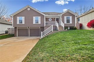 404 NE Virginia Court, Blue Springs, MO 64014