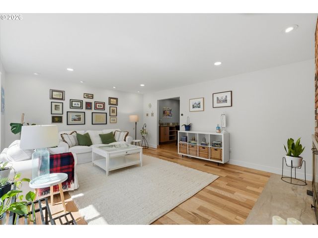 13475 Sw VILLAGE GLENN Dr, Tigard, OR 97223