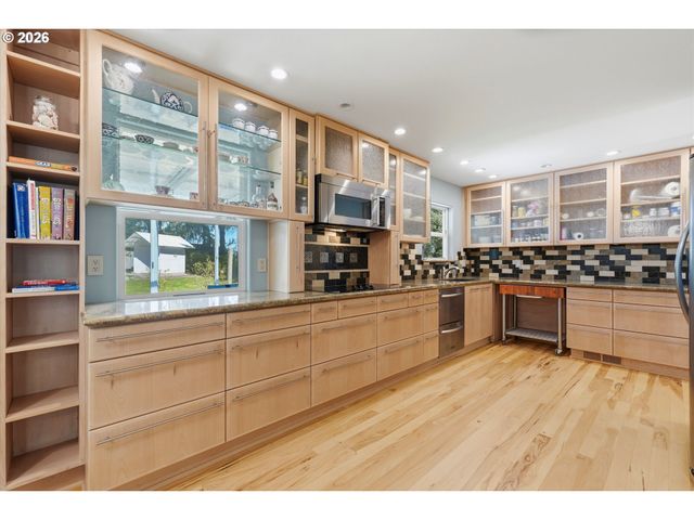 13475 Sw VILLAGE GLENN Dr, Tigard, OR 97223