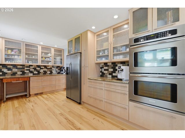 13475 Sw VILLAGE GLENN Dr, Tigard, OR 97223