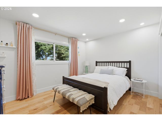 13475 Sw VILLAGE GLENN Dr, Tigard, OR 97223