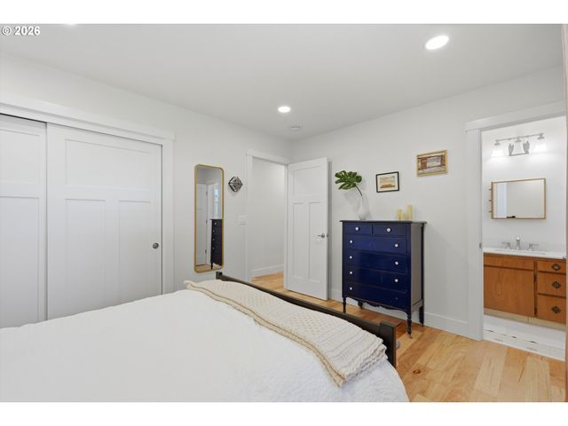 13475 Sw VILLAGE GLENN Dr, Tigard, OR 97223