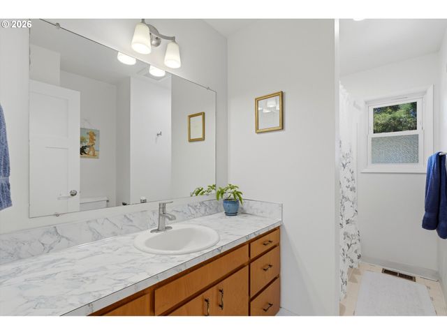 13475 Sw VILLAGE GLENN Dr, Tigard, OR 97223