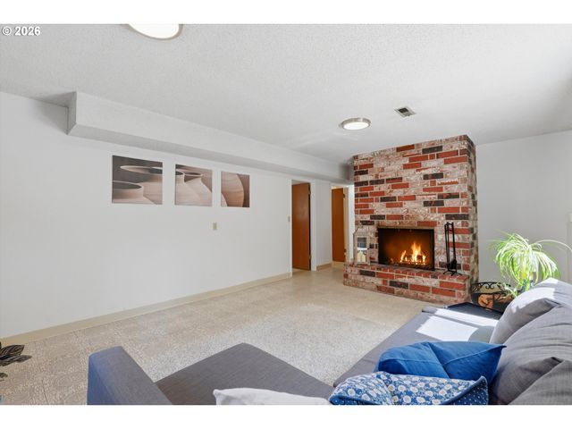 13475 Sw VILLAGE GLENN Dr, Tigard, OR 97223