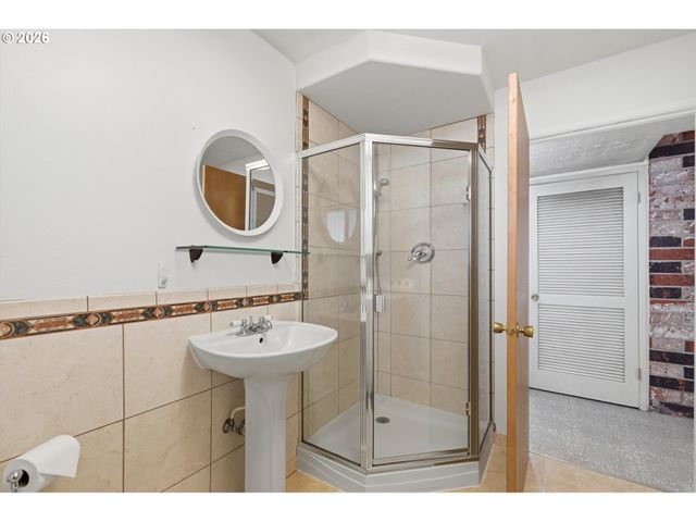 13475 Sw VILLAGE GLENN Dr, Tigard, OR 97223