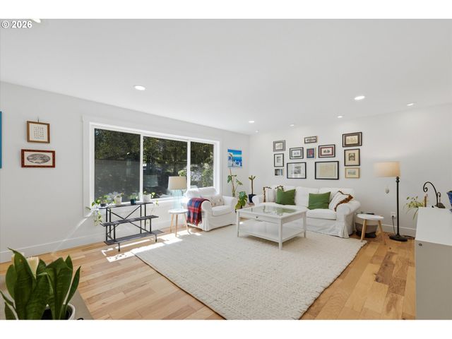 13475 Sw VILLAGE GLENN Dr, Tigard, OR 97223