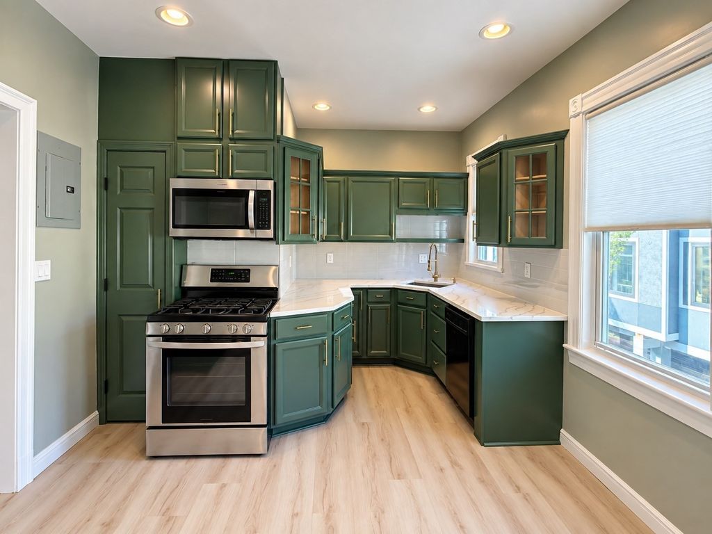 14 Dyer 3, Boston, MA 02124