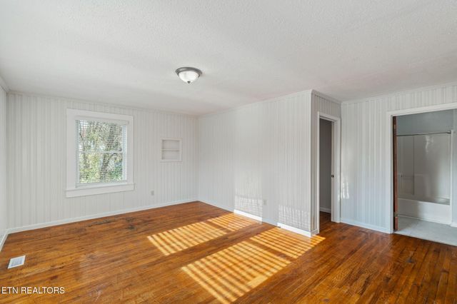 2950 Craigs Chapel Rd, Greenback, TN 37742