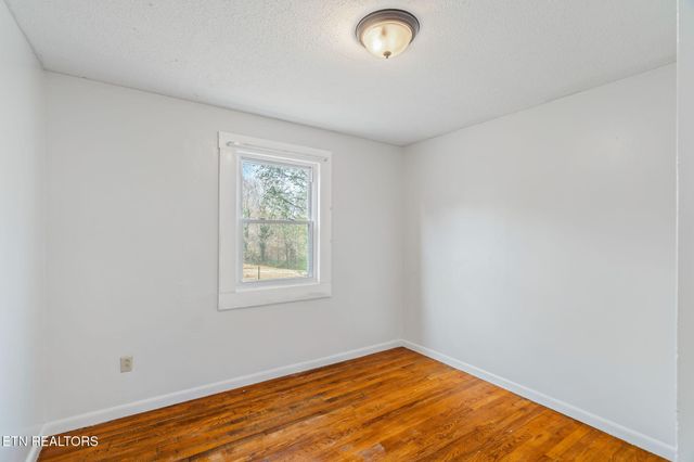 2950 Craigs Chapel Rd, Greenback, TN 37742