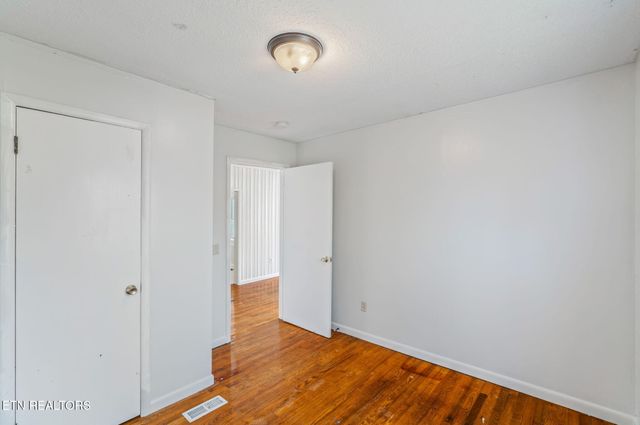 2950 Craigs Chapel Rd, Greenback, TN 37742