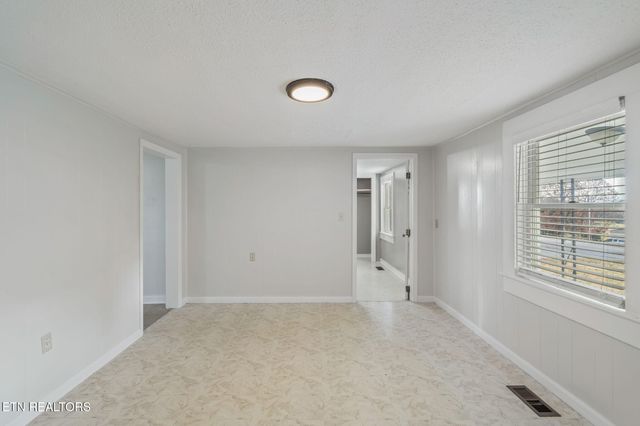 2950 Craigs Chapel Rd, Greenback, TN 37742