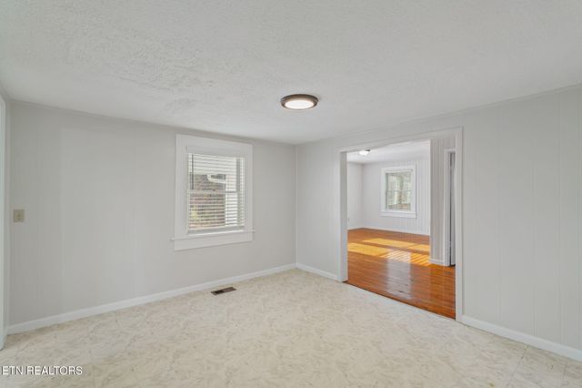 2950 Craigs Chapel Rd, Greenback, TN 37742