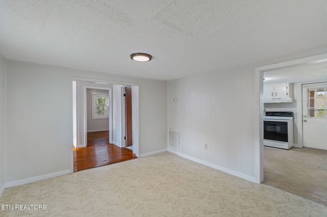 2950 Craigs Chapel Rd, Greenback, TN 37742