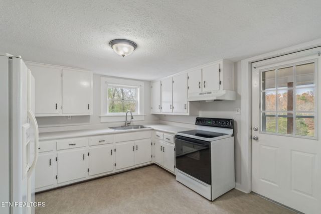 2950 Craigs Chapel Rd, Greenback, TN 37742