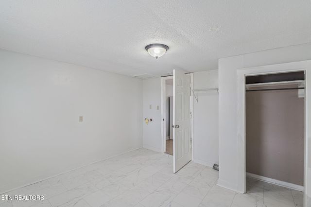 2950 Craigs Chapel Rd, Greenback, TN 37742