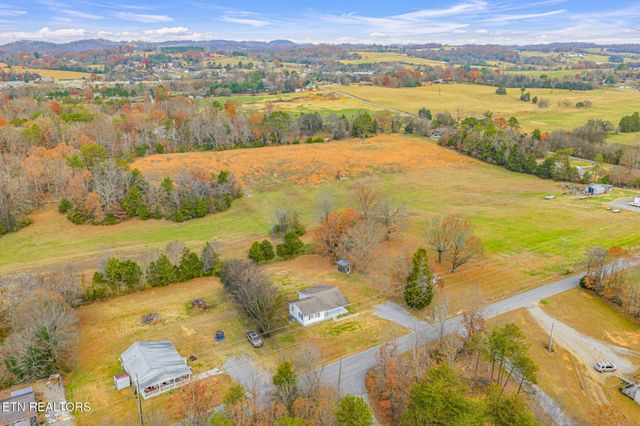 2950 Craigs Chapel Rd, Greenback, TN 37742