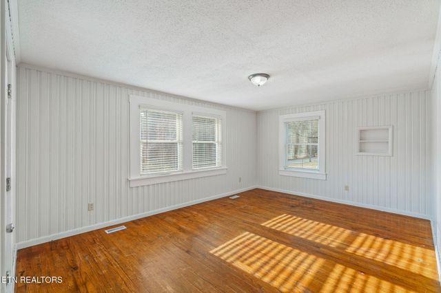 2950 Craigs Chapel Rd, Greenback, TN 37742