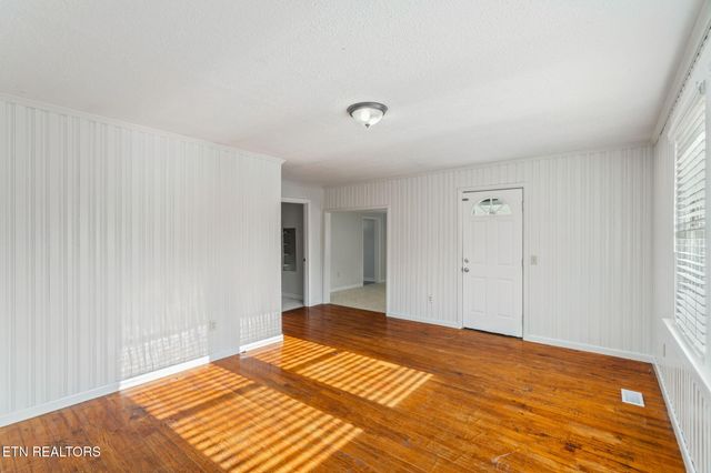 2950 Craigs Chapel Rd, Greenback, TN 37742