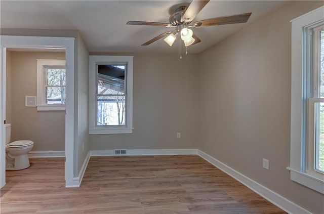 1020 S Mccoy Street, Independence, MO 64050