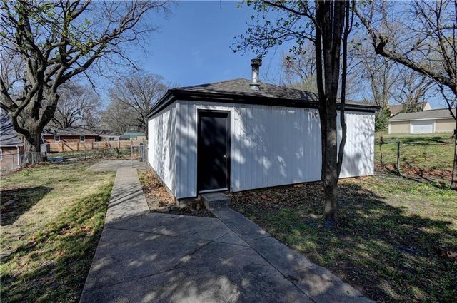 1020 S Mccoy Street, Independence, MO 64050