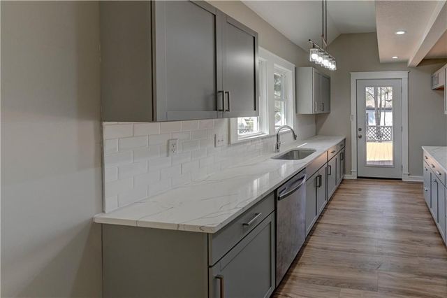 1020 S Mccoy Street, Independence, MO 64050