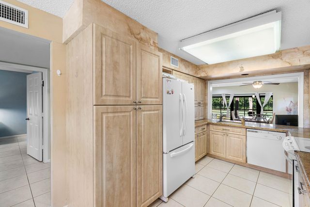 6446 Aspen Glen Circle, Boynton Beach, FL 33437