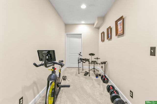 9404 S 27th Avenue, Bellevue, NE 68147