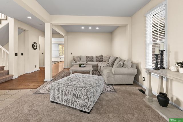 9404 S 27th Avenue, Bellevue, NE 68147