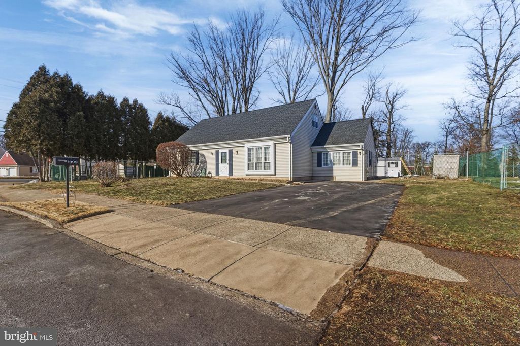 1999 HOLLANDALE DR, Bensalem, PA 19020