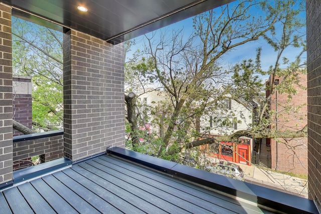 2307 W Foster Avenue 3, Chicago, IL 60625