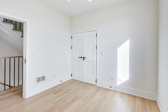 2307 W Foster Avenue 3, Chicago, IL 60625