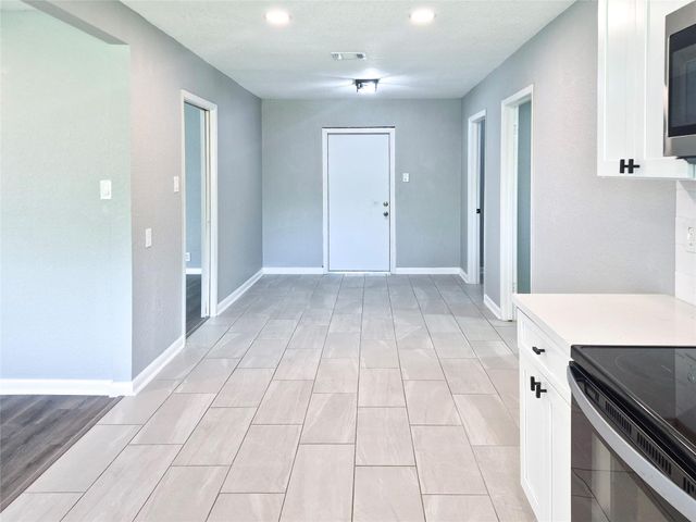 613 Magnolia, Lake Jackson, TX 77566