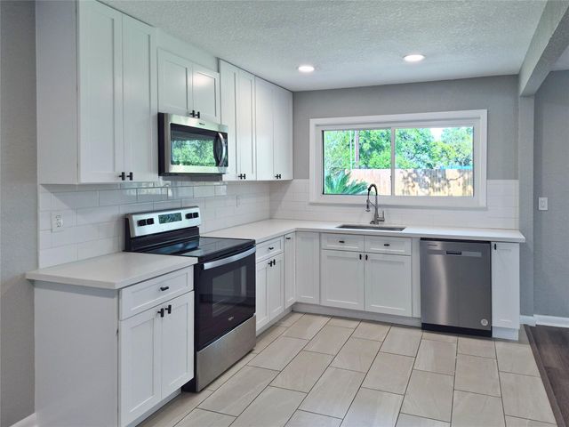 613 Magnolia, Lake Jackson, TX 77566