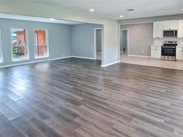 613 Magnolia, Lake Jackson, TX 77566